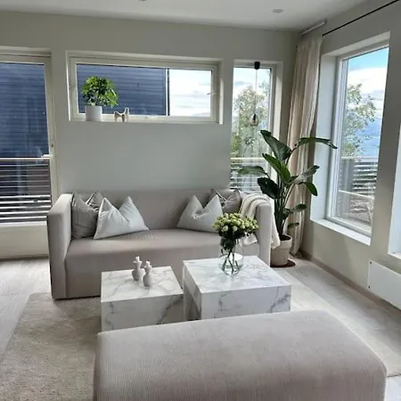 Gorgeous 3 Bedrooms House In Tromsoe With Amazing View